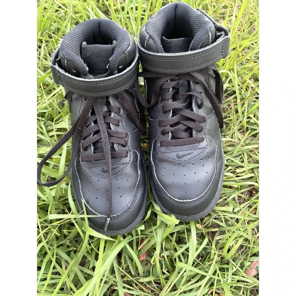 Nike Court Borough Mid 2 Unisex Kids Black Mid Top Sneakers Size 2.5 Y